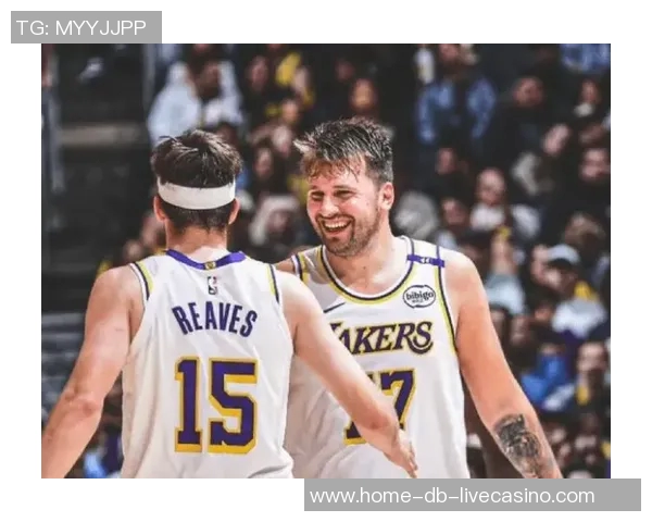 东契奇与詹姆斯争辉里夫斯爆发助湖人战胜灰熊